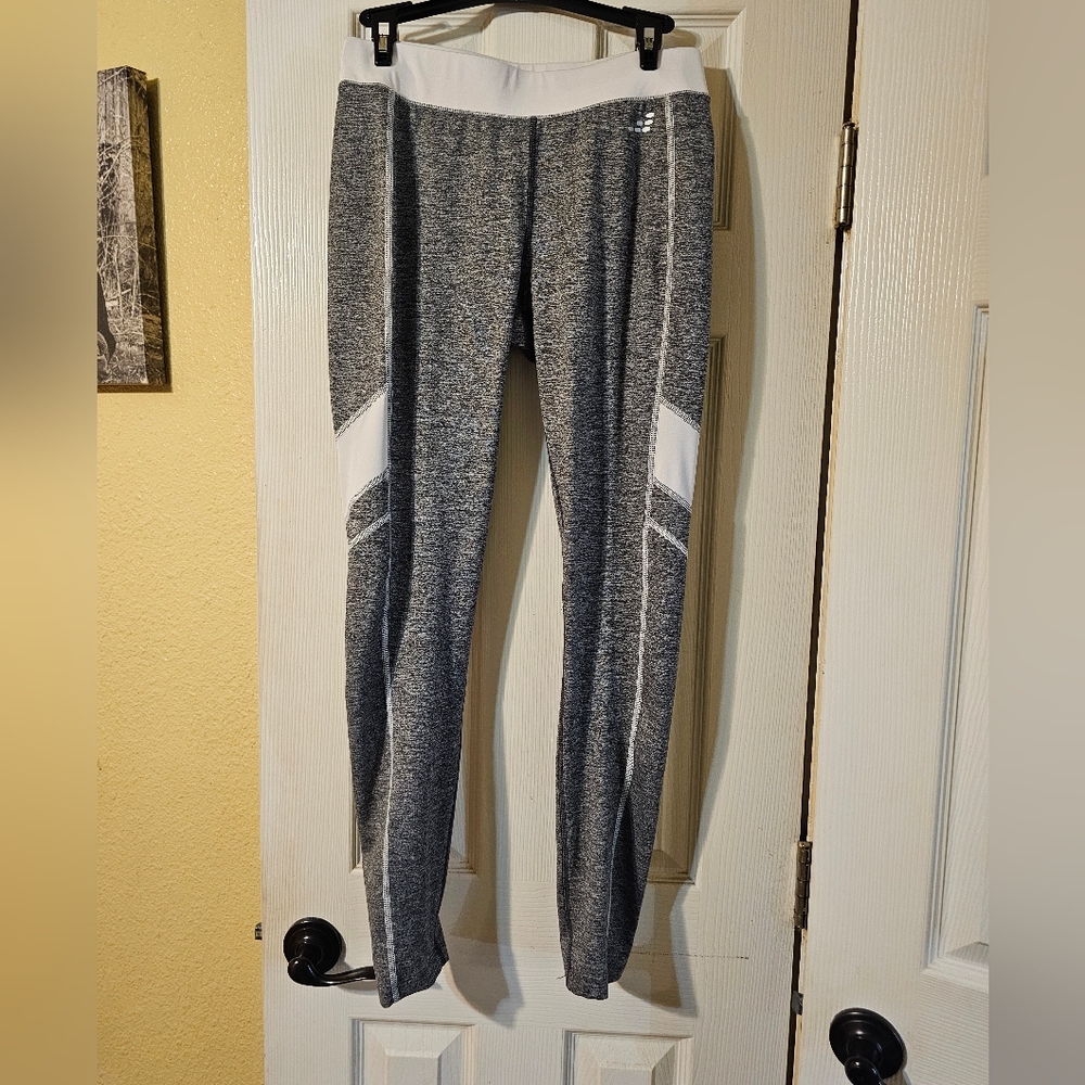 Women's workout leggings